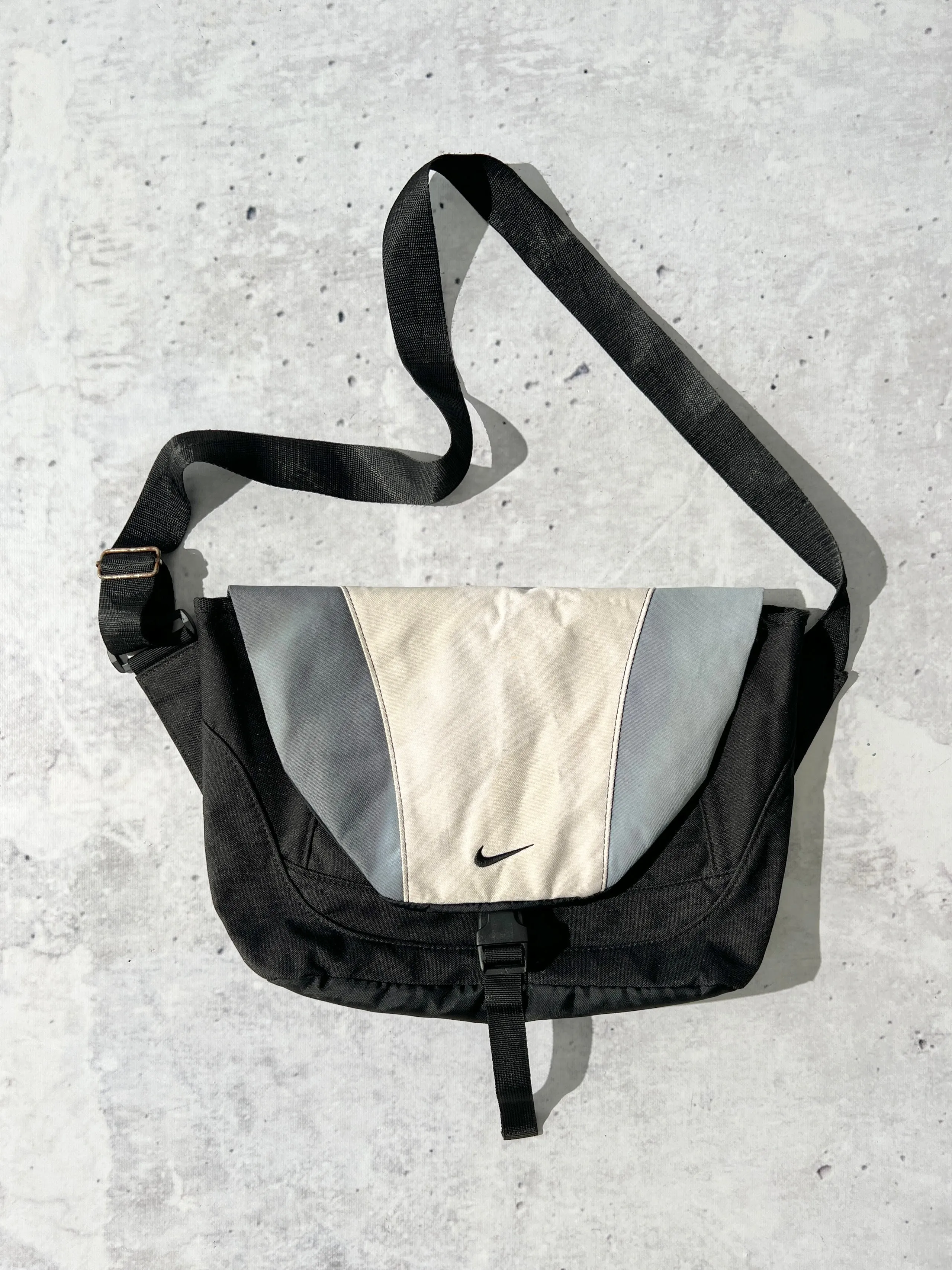 90's Nike canvas shoulder / messenger bag (one size)