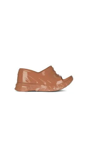 Marshmallow Wedge Sandals In Rubber - Clay