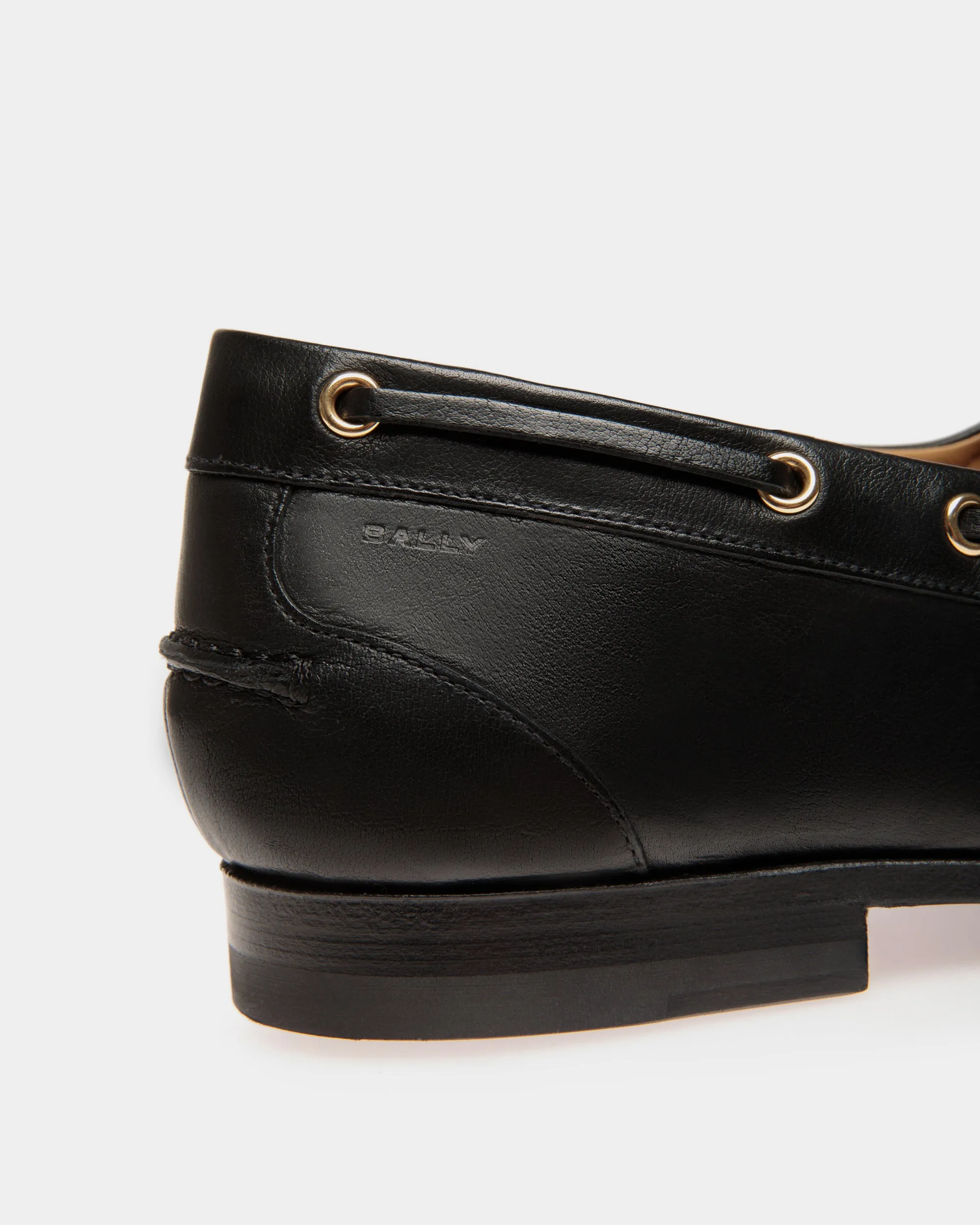 Plume Moccasin in Black Leather