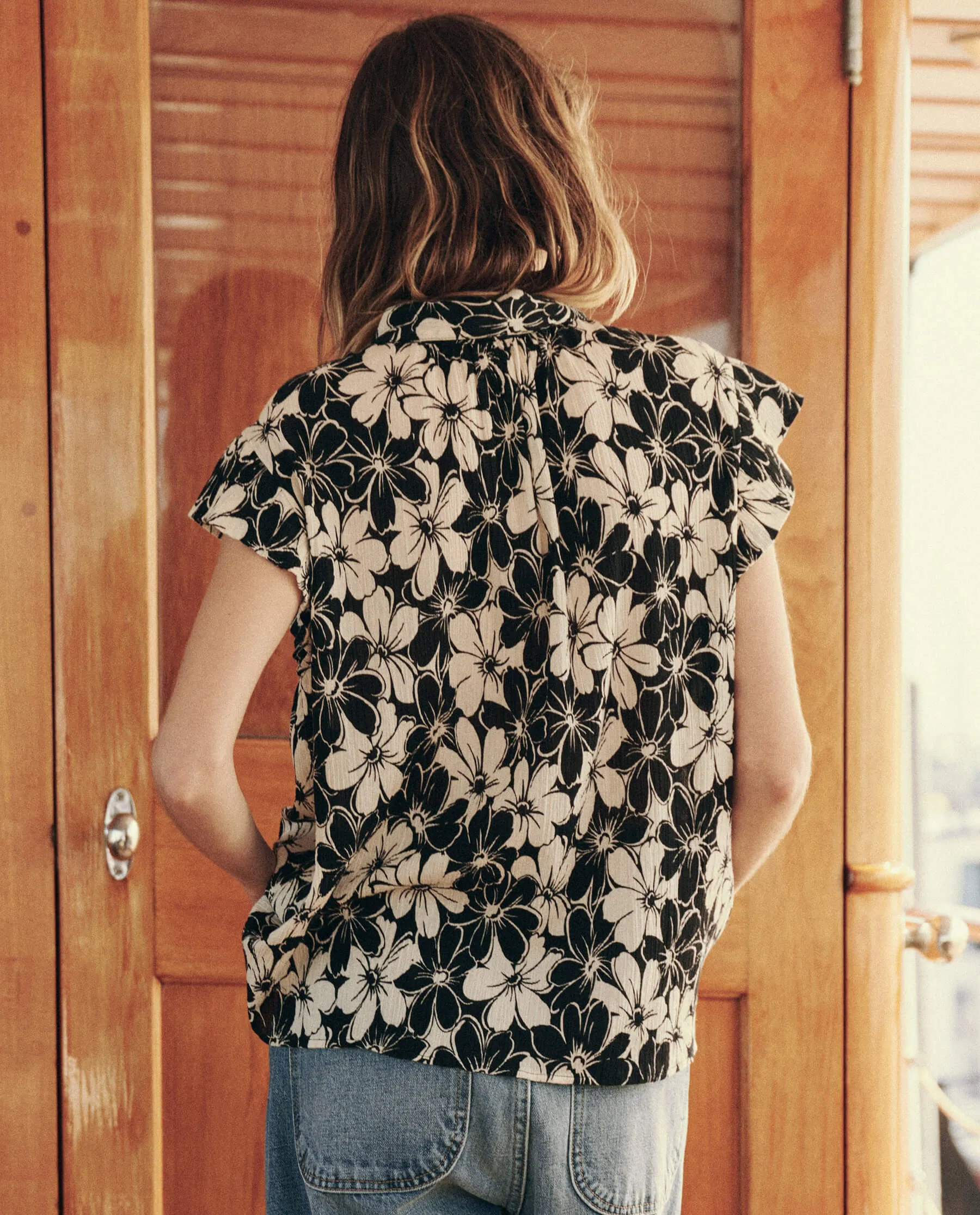 The Great Wren Top in Black and Cream Hibiscus Floral